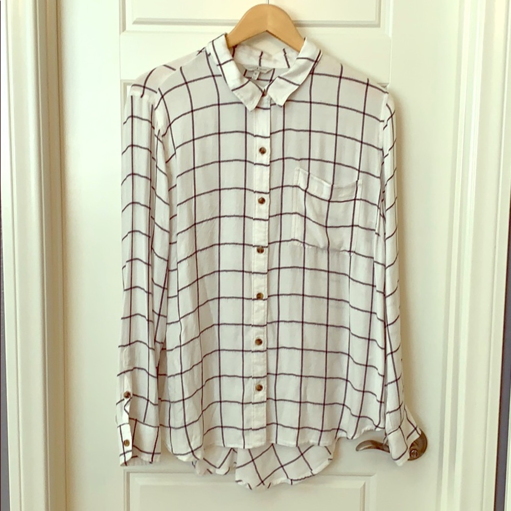 White & Black Buttoned Blouse